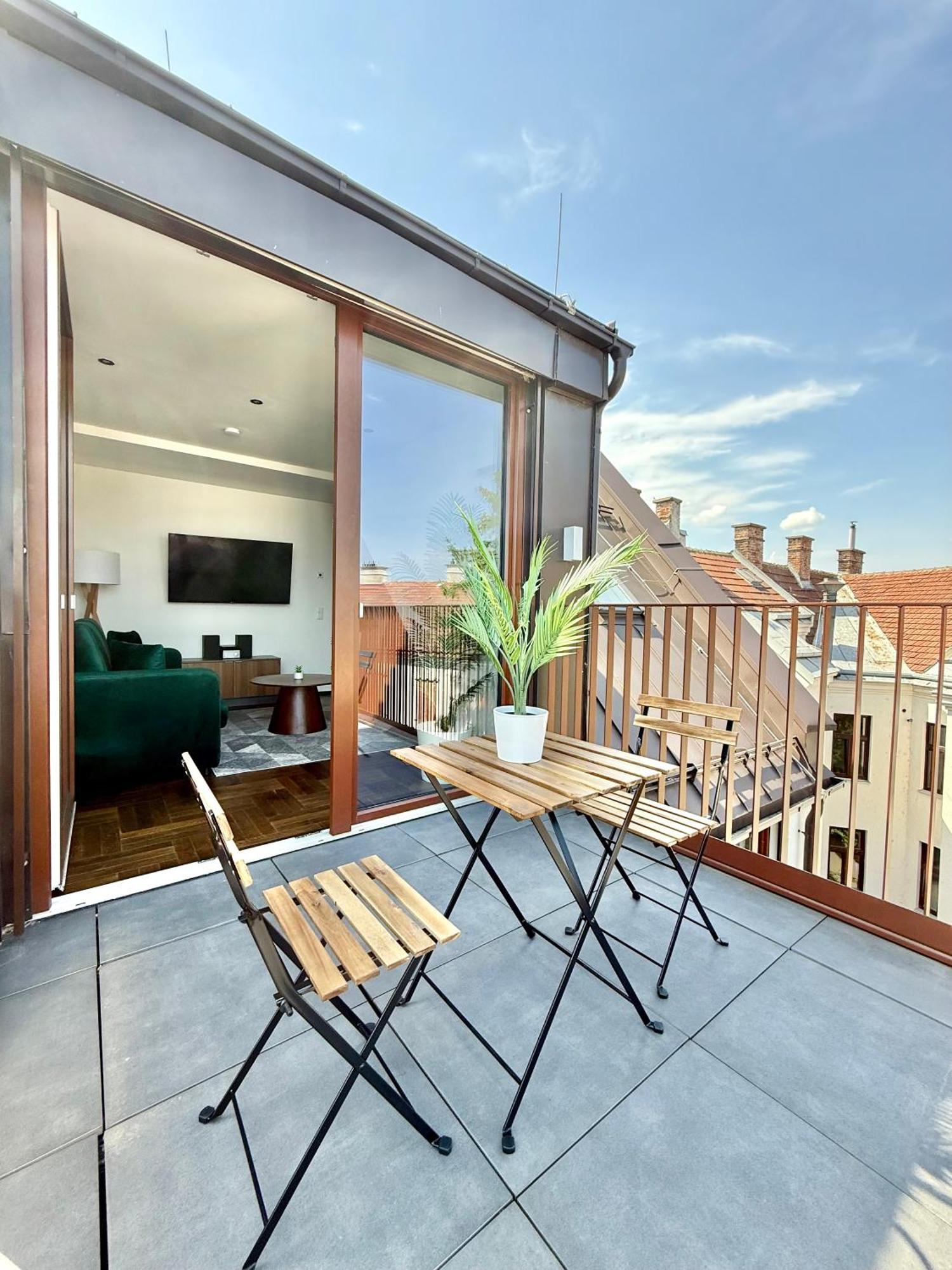 Penthouse Mit Parkplatz Und Balkon Apartment *