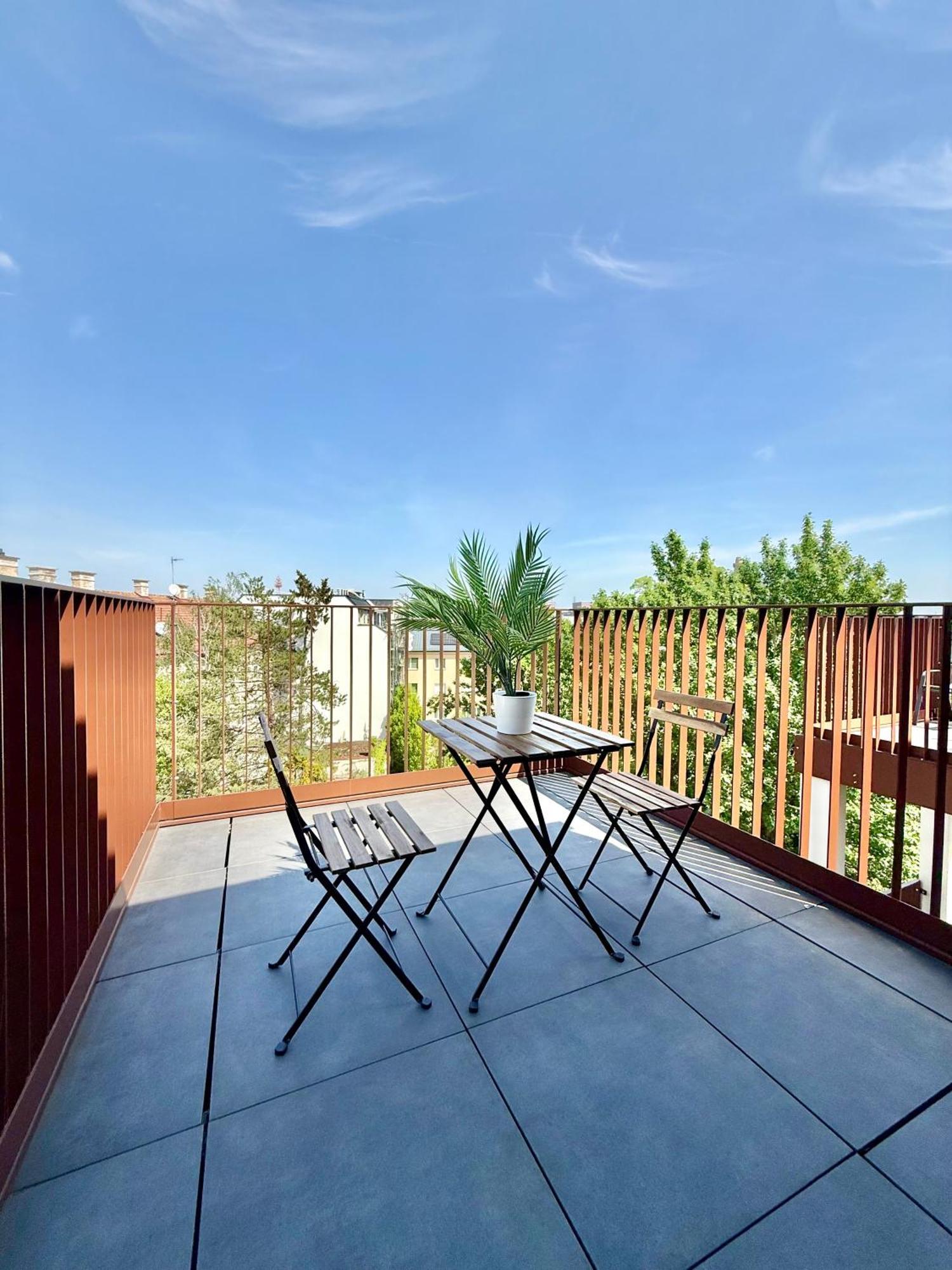 Penthouse Mit Parkplatz Und Balkon Apartment Wien