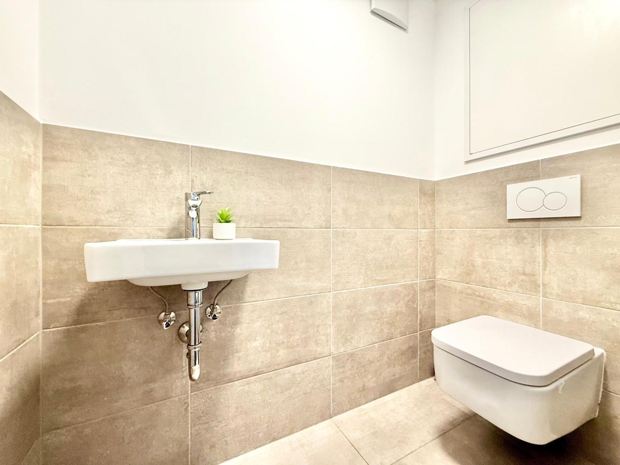 Penthouse Mit Parkplatz Und Balkon *