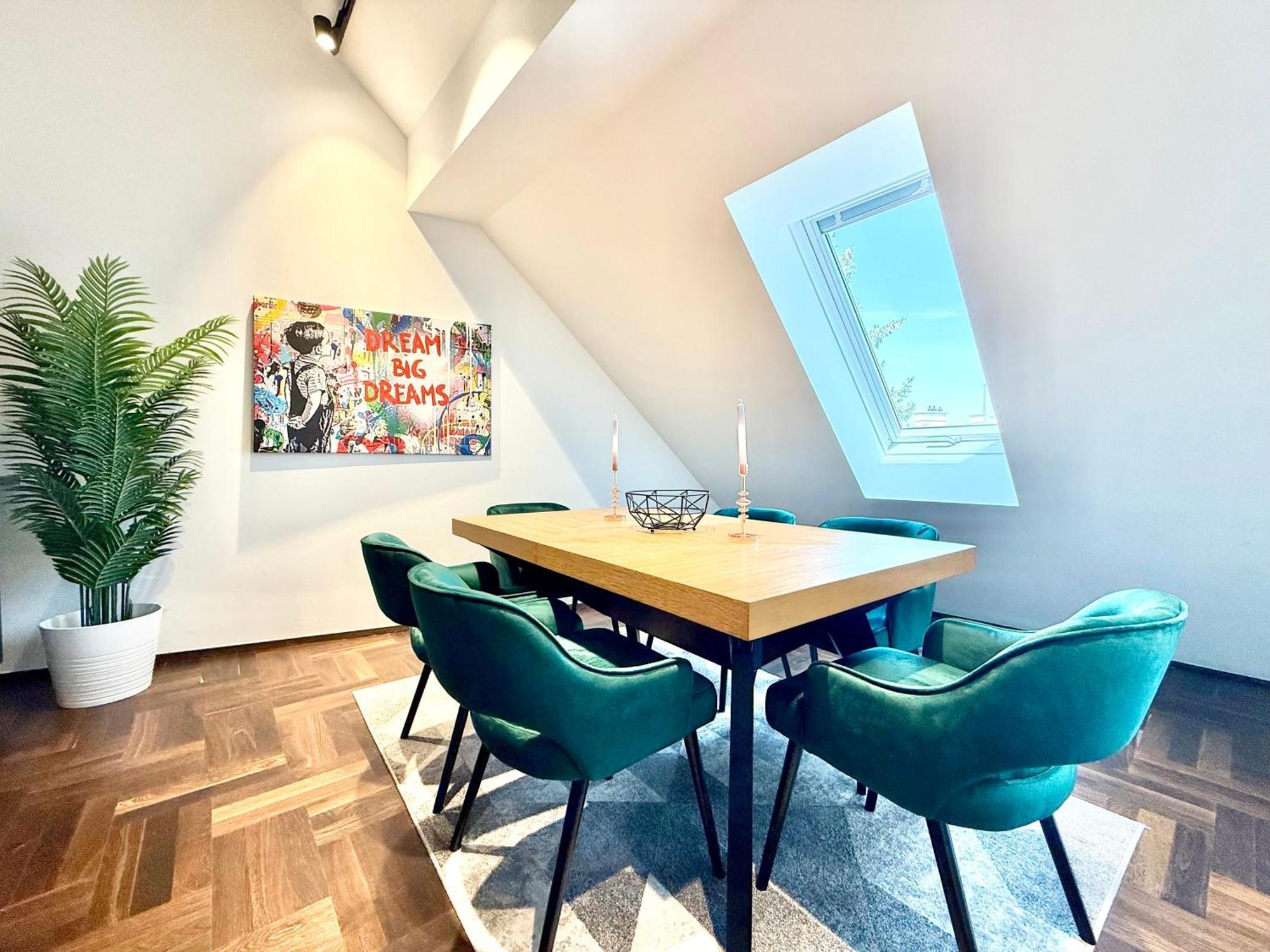 Penthouse Mit Parkplatz Und Balkon Wien