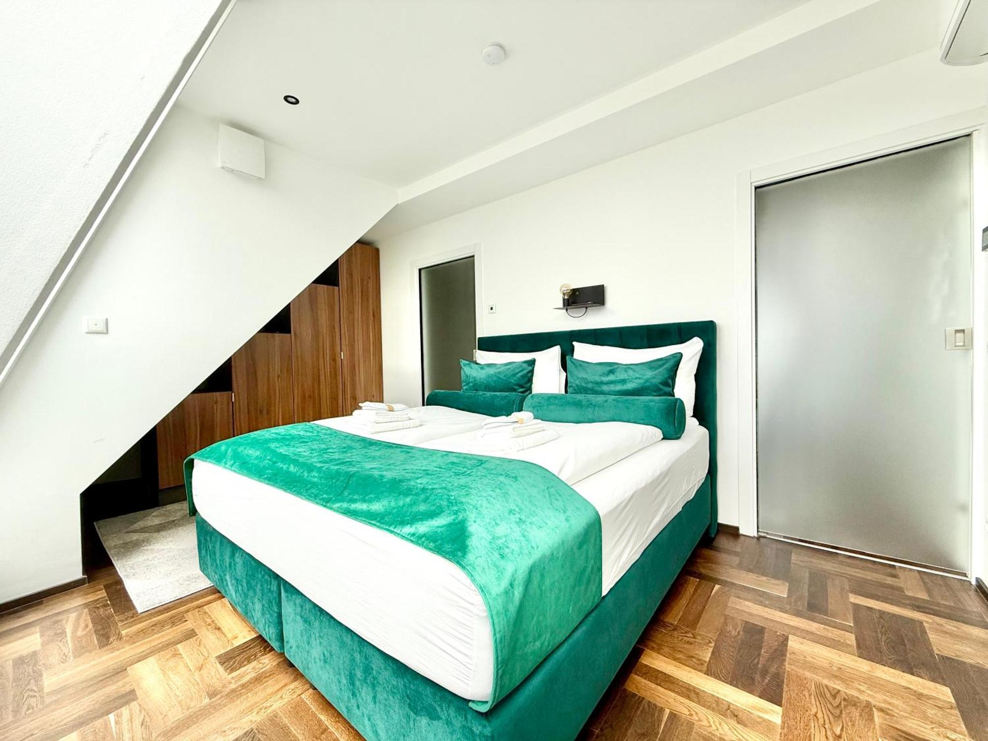 Penthouse Mit Parkplatz Und Balkon