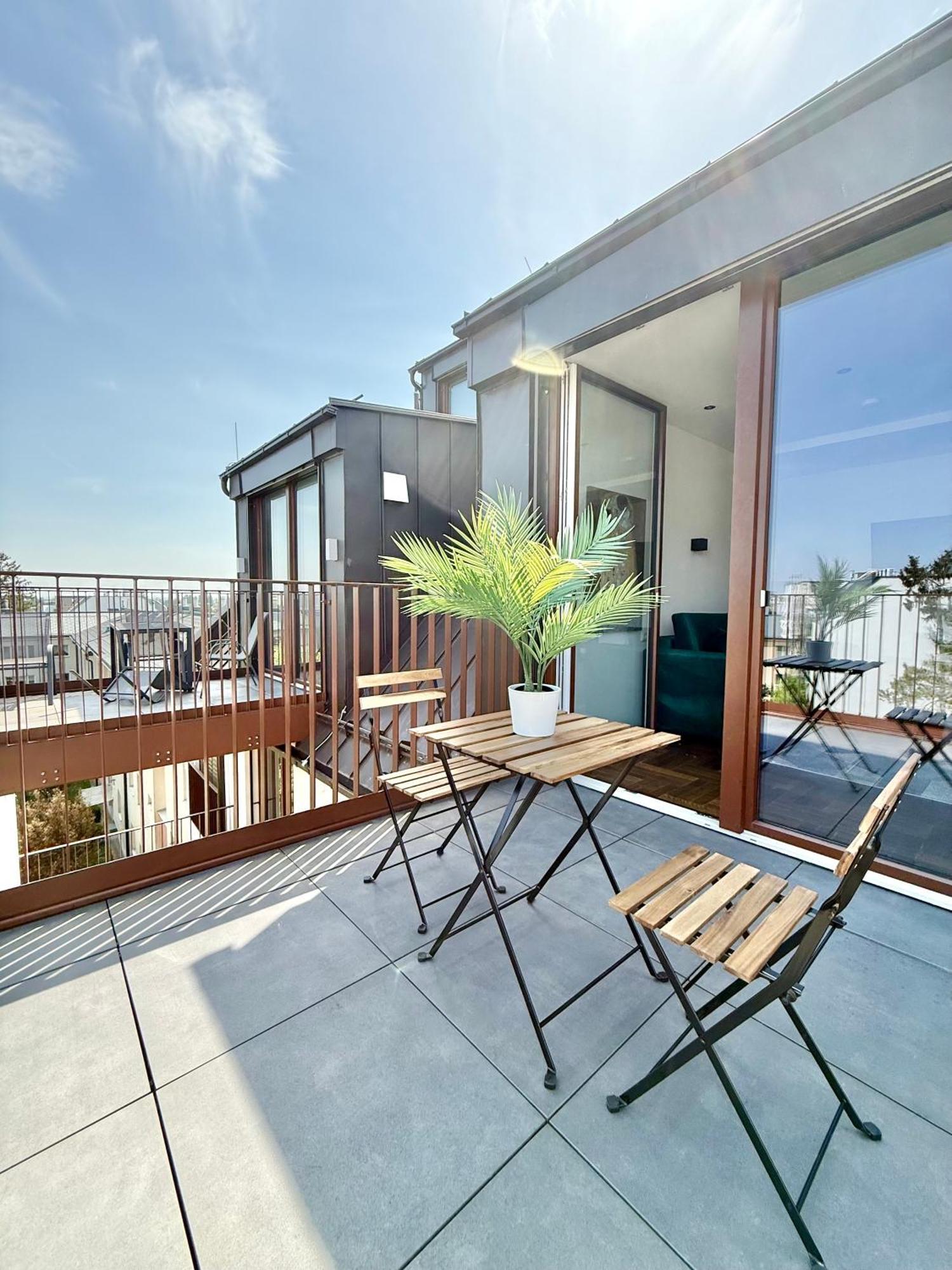 Apartment Penthouse Mit Parkplatz Und Balkon Wien